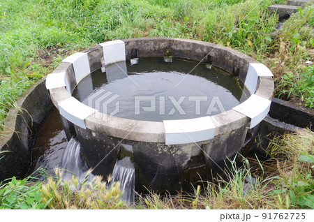 長野県の灌漑施設 西天竜幹線水路 円筒分水群「御口32号2」 特徴的な灌漑施設 長野県の灌漑施設 西天竜幹線水路 円筒分水群「御口32号2」 特徴的な灌漑施設 91762725