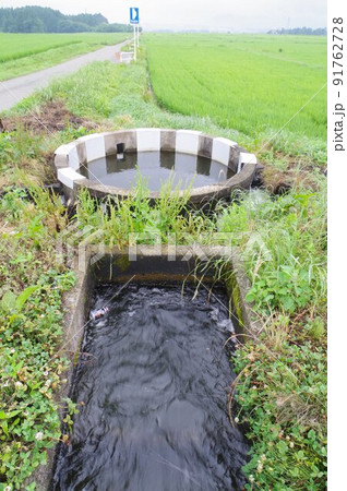 長野県の灌漑施設 西天竜幹線水路 円筒分水群「御口32号2」 特徴的な灌漑施設 長野県の灌漑施設 西天竜幹線水路 円筒分水群「御口32号2」 特徴的な灌漑施設 91762728