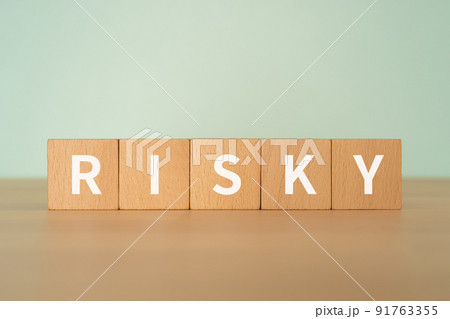 リスキーのイメージ|「RISKY」と書かれたブロック リスキーのイメージ|「RISKY」と書かれたブロック 91763355