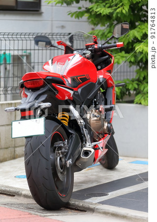 赤いオートバイ イメージ 91764813