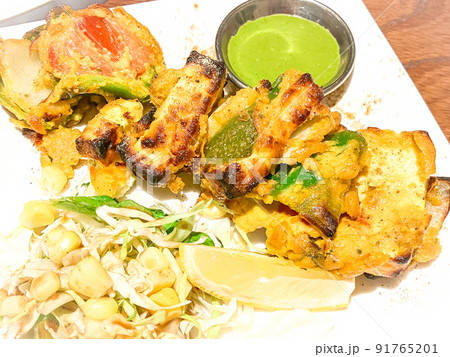 インド料理・パニールティッカ（カッテージチーズのスパイス焼き） 91765201