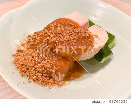 博多名物料理・水炊き専門店の鶏むね肉ときゅうりのゴマ和え 91765232
