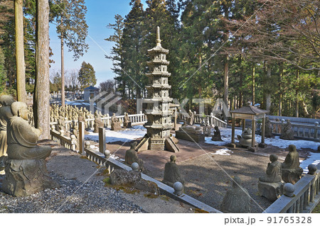 【雲辺寺 (五百羅漢像)】 (四国霊場第66番札所) 徳島県三好市池田町白地ノロウチ 91765328