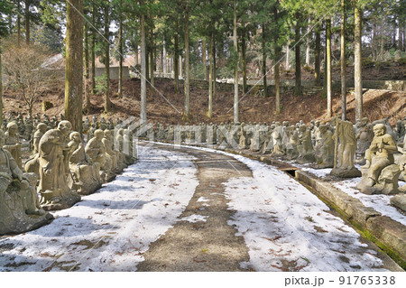 【雲辺寺 (五百羅漢像)】 (四国霊場第66番札所) 徳島県三好市池田町白地ノロウチ 91765338