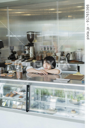 カフェ 女性スタッフ カフェ 女性スタッフ 91765366