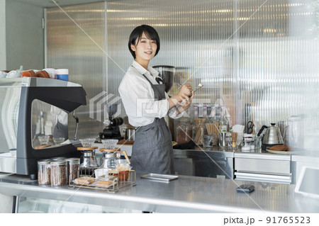 カフェ 女性スタッフ カフェ 女性スタッフ 91765523