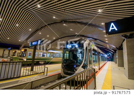 リニューアルした広電宮島口駅 91767575