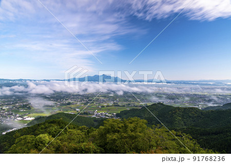 都城盆地と霧島連山 91768236