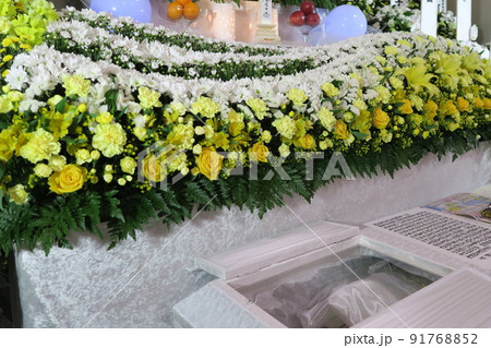 お洒落な花祭壇 お洒落な花祭壇 91768852