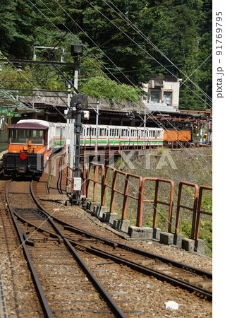 黒部渓谷鉄道（トロッコ車両）からの車窓風景　欅平駅 91769795