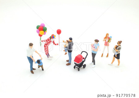 a group of mini figure Mother and father gathering 91770578