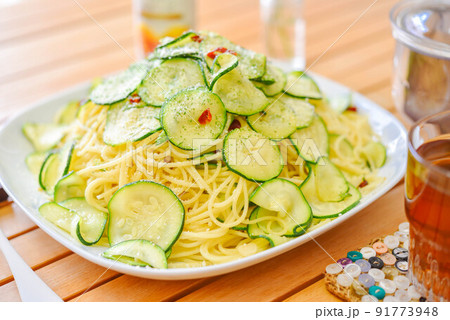 スライスズッキーニのパスタ スライスズッキーニのパスタ 91773948
