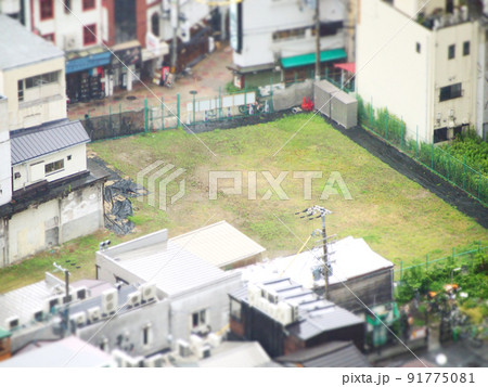 駅周辺の空き地　チルトシフト 91775081