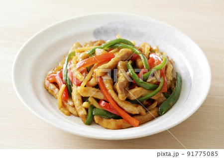 パプリカ、ピーマンと豚肉を使った青椒肉絲 パプリカ、ピーマンと豚肉を使った青椒肉絲 91775085