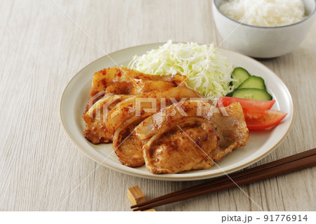 豚ロース肉の生姜焼き 91776914