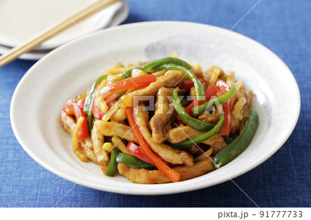 パフリカとピーマン、豚肉を使った青椒肉絲 パフリカとピーマン、豚肉を使った青椒肉絲 91777733