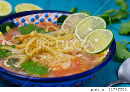 メキシコのスープ　ソパ・デ・リマ　Sopa de Lima 91777796