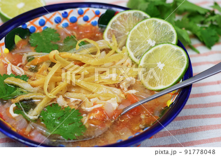 メキシコのスープ　ソパ・デ・リマ　Sopa de Lima 91778048