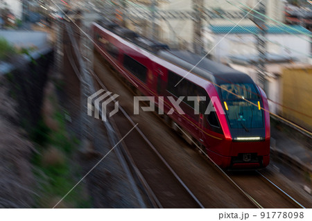 【近鉄名古屋線】夕暮れの名古屋を発車する列車 【近鉄名古屋線】夕暮れの名古屋を発車する列車 91778098