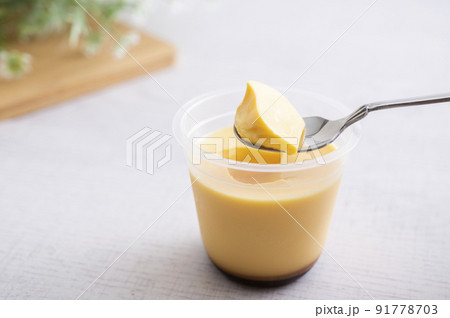 カスタードプリン　カップ入り 91778703