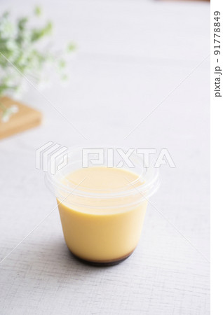 カスタードプリン　カップ入り 91778849