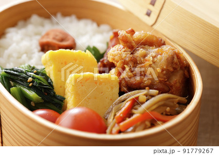 曲げわっぱに入ったお弁当 曲げわっぱに入ったお弁当 91779267