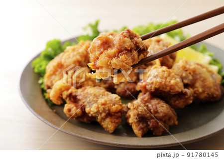 鶏の唐揚げ 鶏の唐揚げ 91780145