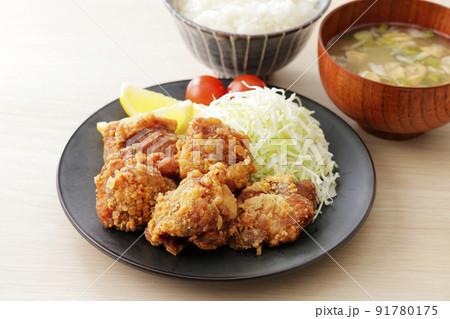 鶏の唐揚げ 91780175