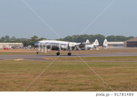 ロッキードL-1049Gスーパーコンステレーション離陸 91781489