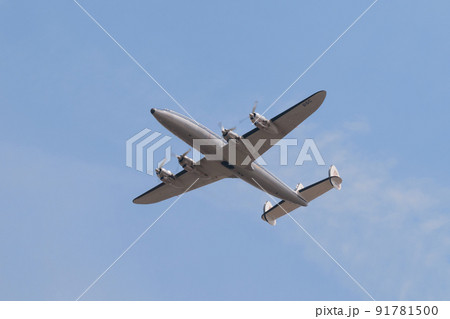 ロッキードL-1049Gスーパーコンステレーション水平飛行 91781500