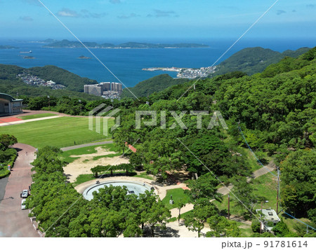 稲佐山展望公園の上空から東シナ海を望む 91781614