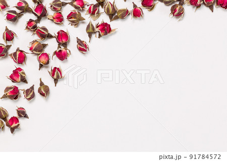 デザイン背景用ドライフラワー　ローズバッド 91784572