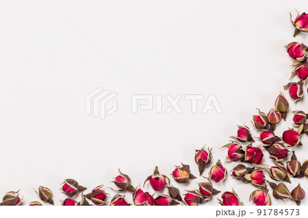 デザイン背景用ドライフラワー　ローズバッド 91784573