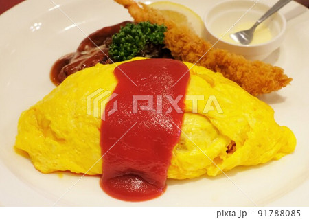 ケチャップのかかったオムライス 91788085