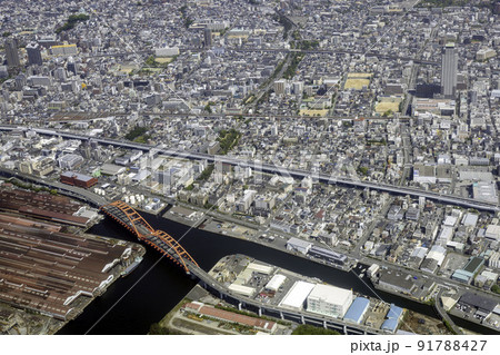 ハーバーハイウェイの灘大橋上空から石屋川公園方向を空撮 ハーバーハイウェイの灘大橋上空から石屋川公園方向を空撮 91788427