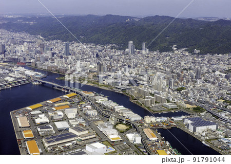摩耶埠頭上空から神戸三宮方向を空撮 摩耶埠頭上空から神戸三宮方向を空撮 91791044
