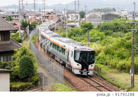 【高山本線】市街地を駆ける列車 【高山本線】市街地を駆ける列車 91791288