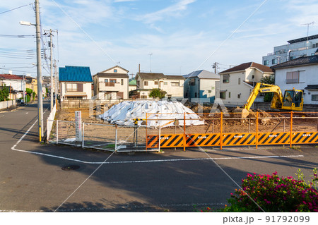 工事現場風景 角地の更地 工事現場風景 角地の更地 91792099