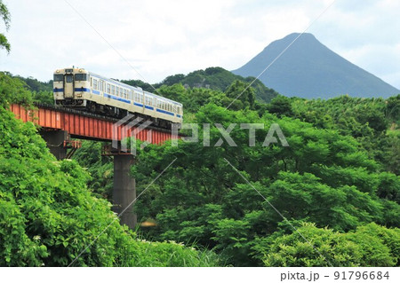 指宿枕崎線と開聞岳 91796684