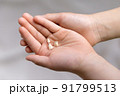 歯が抜けた日本人の子供 91799513