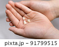 歯が抜けた日本人の子供 91799515