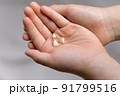 歯が抜けた日本人の子供 91799516