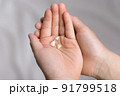 歯が抜けた日本人の子供 91799518