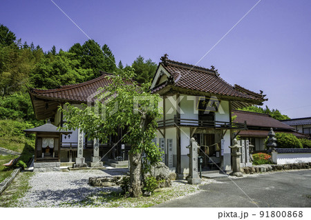 済渡寺　鐘楼門と本堂　岡山県新見市 91800868
