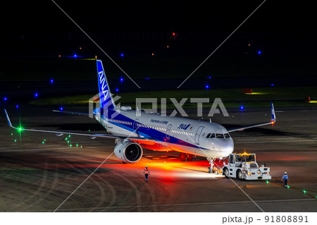 羽田空港の風景 プッシュバックする飛行機・全日空 エアバスA321 羽田空港の風景 プッシュバックする飛行機・全日空 エアバスA321 91808891