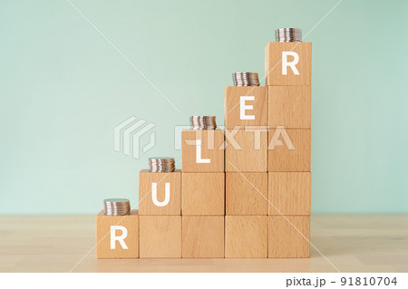 支配者、定規のイメージ|「RULER」と書かれたブロックとコイン 支配者、定規のイメージ|「RULER」と書かれたブロックとコイン 91810704