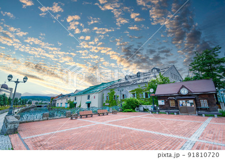 「北海道」夕焼け空と小樽運河 「北海道」夕焼け空と小樽運河 91810720