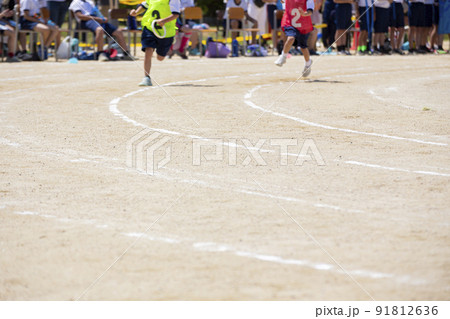 運動会のリレー選手 91812636
