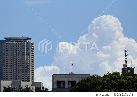 ビルと入道雲 91813572