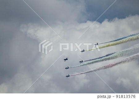 カラースモークをあげる戦闘機7 91813576